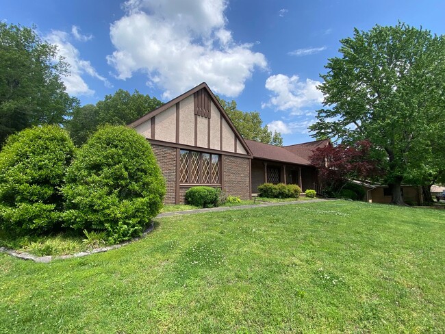 Building Photo - Heather Hills Retreat