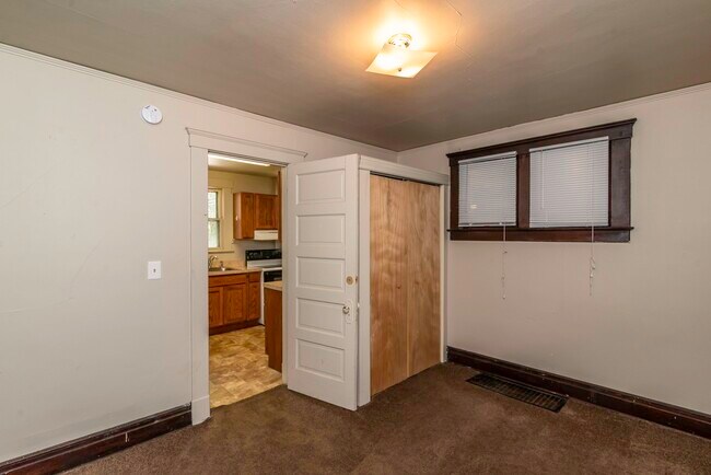 Building Photo - 831 Brookwood Pl