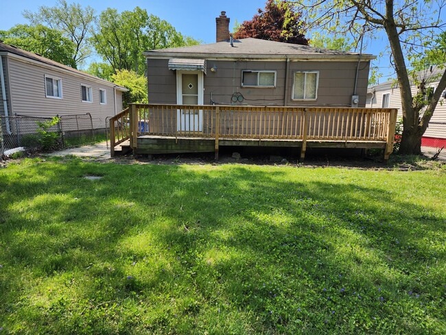 Building Photo - 2401 Waltz Ave