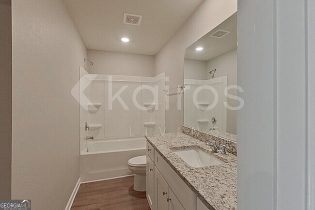 Building Photo - 3470 Bridgewood Dr