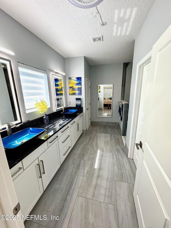 Building Photo - 163 Pine Forest Ct