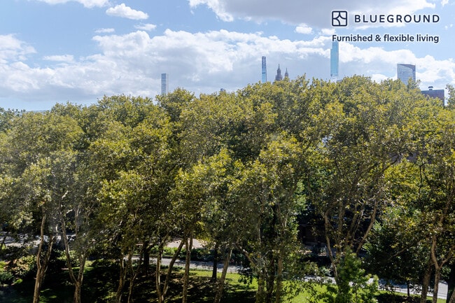 Building Photo - 45 W 81st St