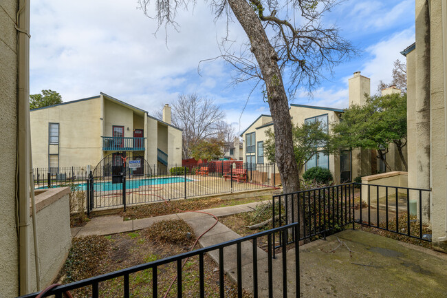 Building Photo - 7145 Fair Oaks Ave