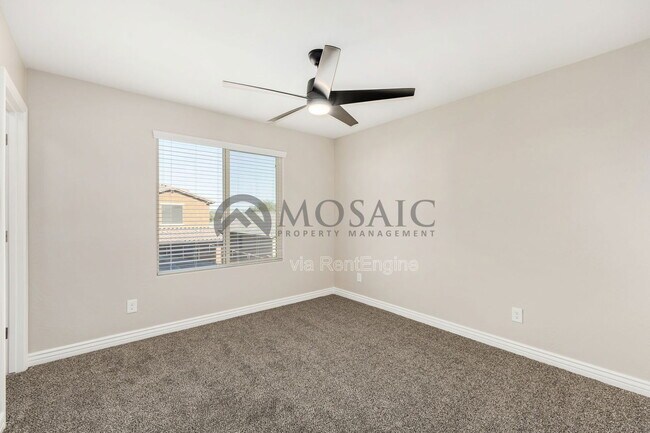 Building Photo - 2464 E Hazeltine Way