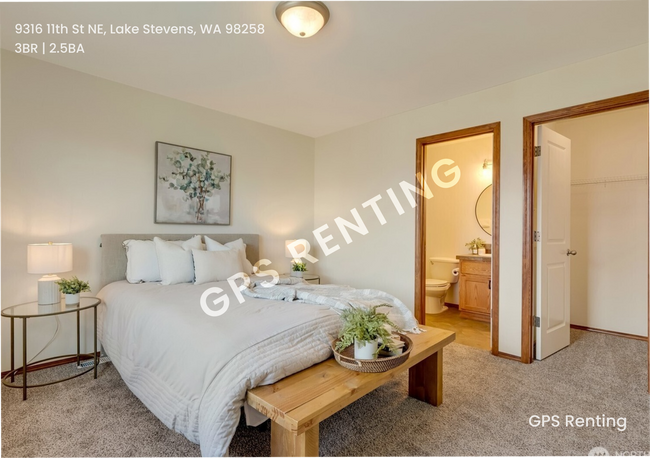 Building Photo - Stylish 3-Bedroom Home in Prime Lake Steve...