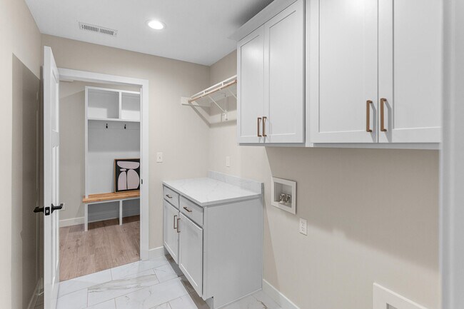 Building Photo - 2908 GENESIS Dr