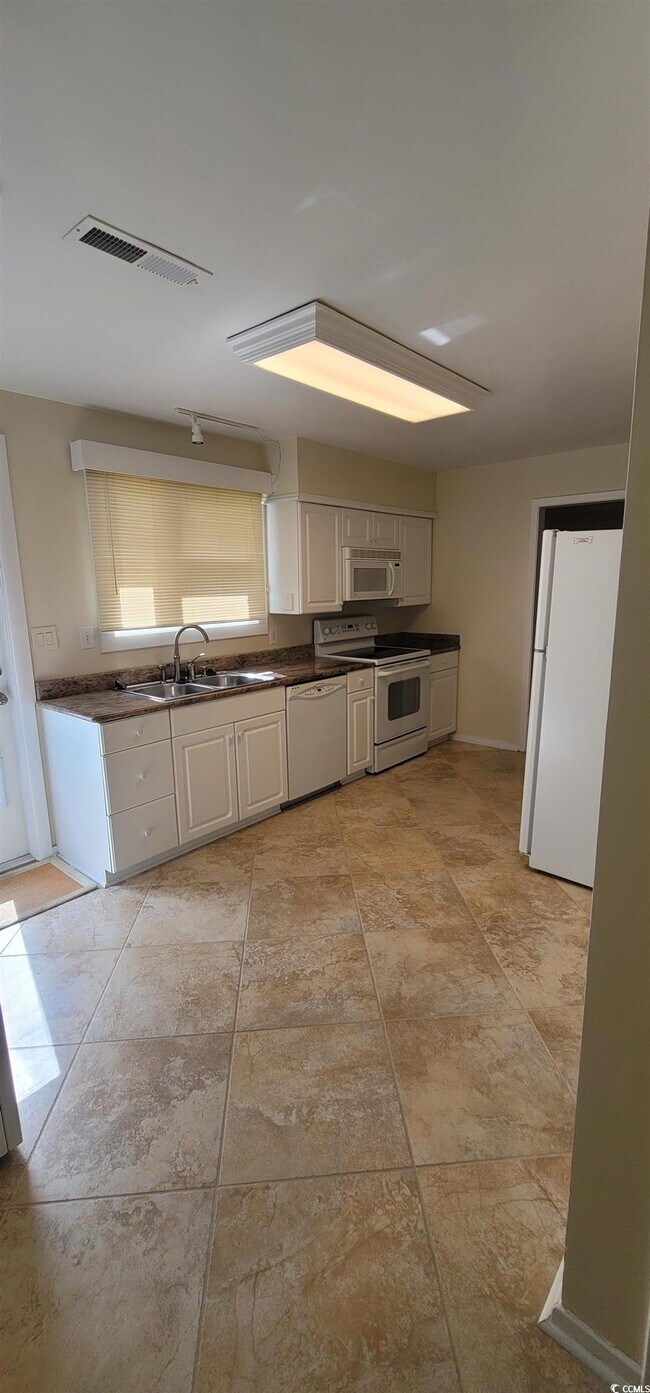 Building Photo - 609 Hibiscus Ave