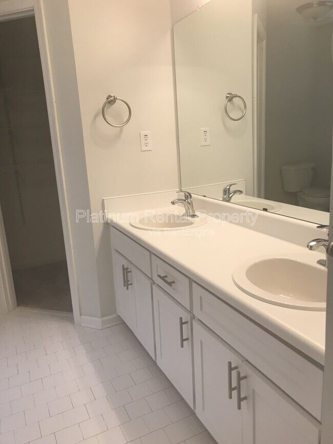 Building Photo - 1020 Twin Brook Ct NW