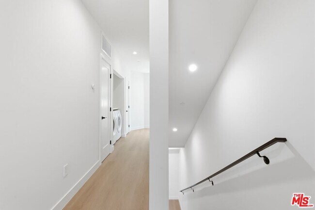 Building Photo - 3851 Don Tomaso Dr