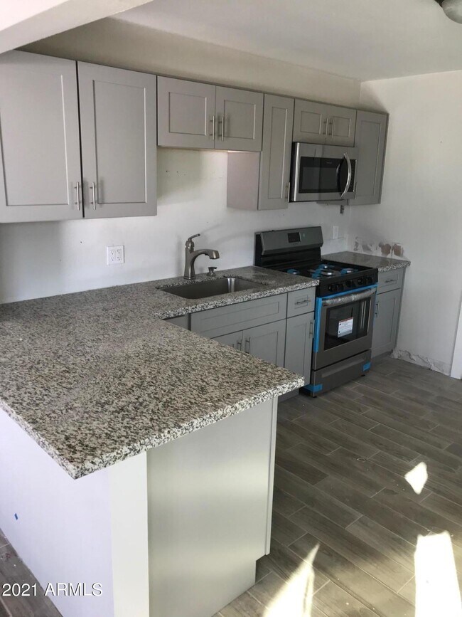 Building Photo - 1212 E Tempe Dr