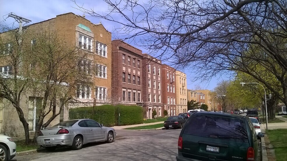 Building Photo - 6026 N Francisco Ave