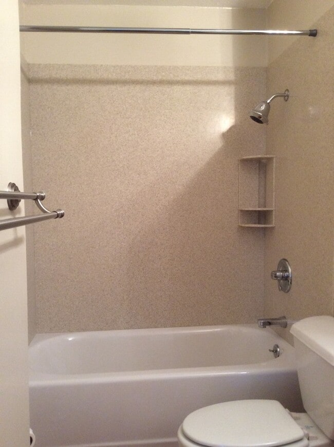 Building Photo - Elms - Close to Ala Moana, Downtown & More