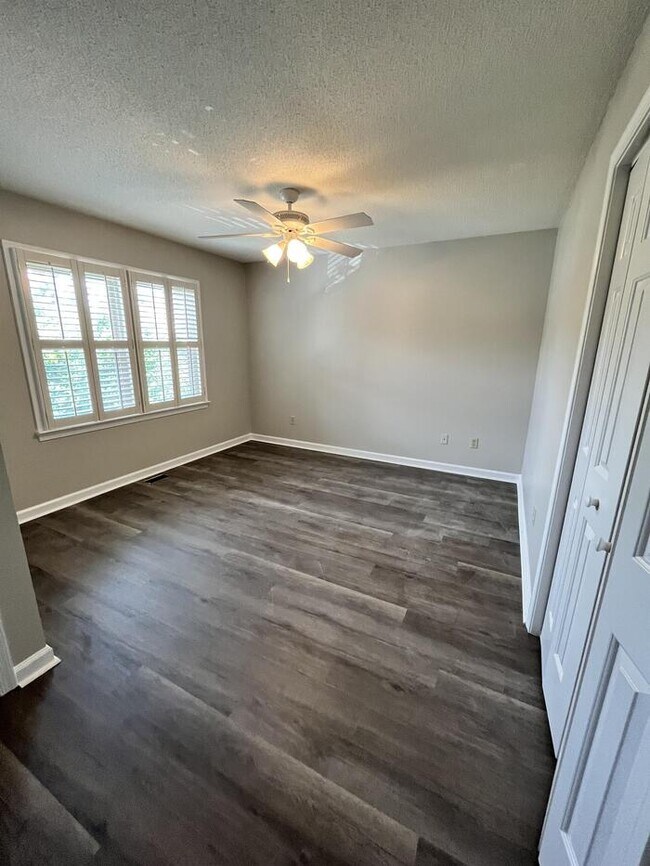 Building Photo - Forest Acres Townhouse