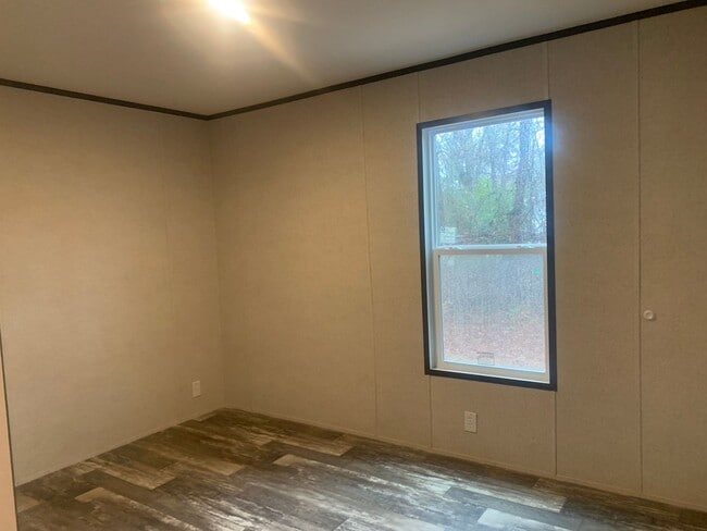 Building Photo - For Rent: 3 Bedroom, 2 Bath Newer Mobile Home.