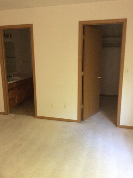 Building Photo - 288 Manette St