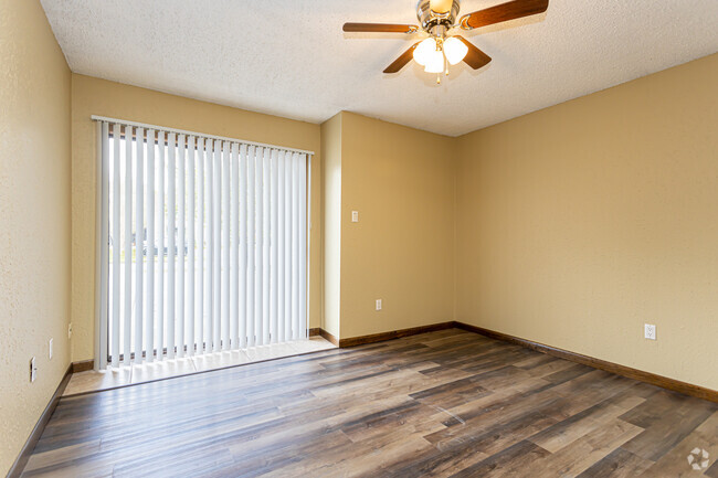 2BR, 2BA - 840SF - Pelican Park Apartments