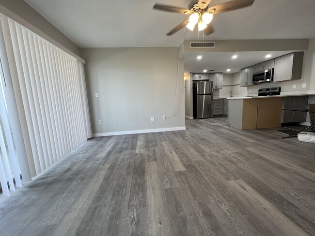 Building Photo - Annual** 55+ Years Old Required ** Recently Renovated ** 1 Bedroom / 1 Bath - Cambridge House - $...