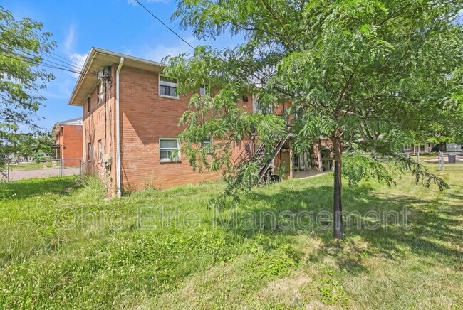 Building Photo - 861 Kingsford Rd