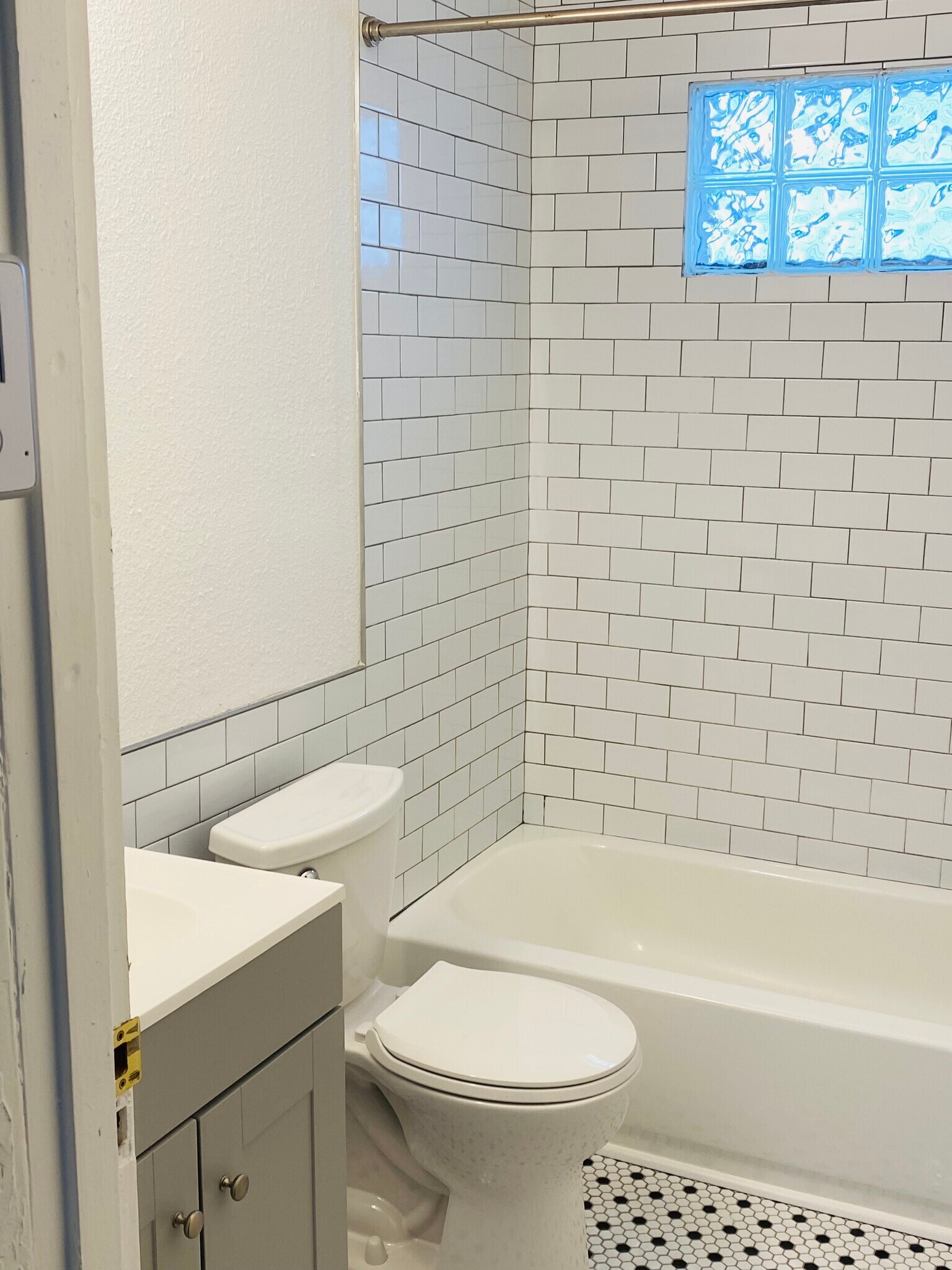 Building Photo - 4217 Donnelly Ave