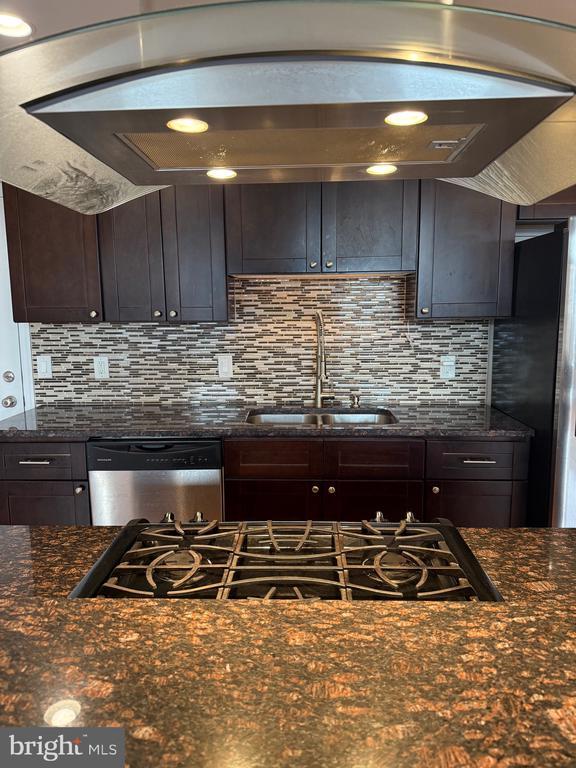 Building Photo - 1521 Poplar St