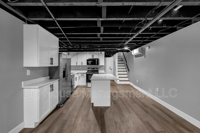 Building Photo - 339 E 25th St