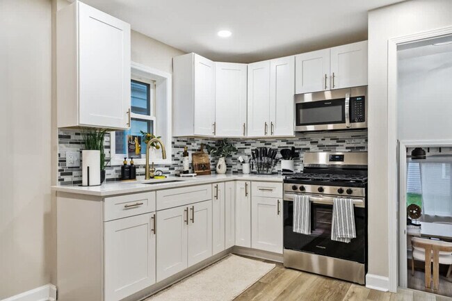 Building Photo - 3222 S 52nd Ct