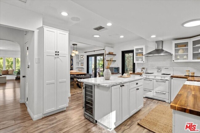 Building Photo - 4104 Saugus Ave