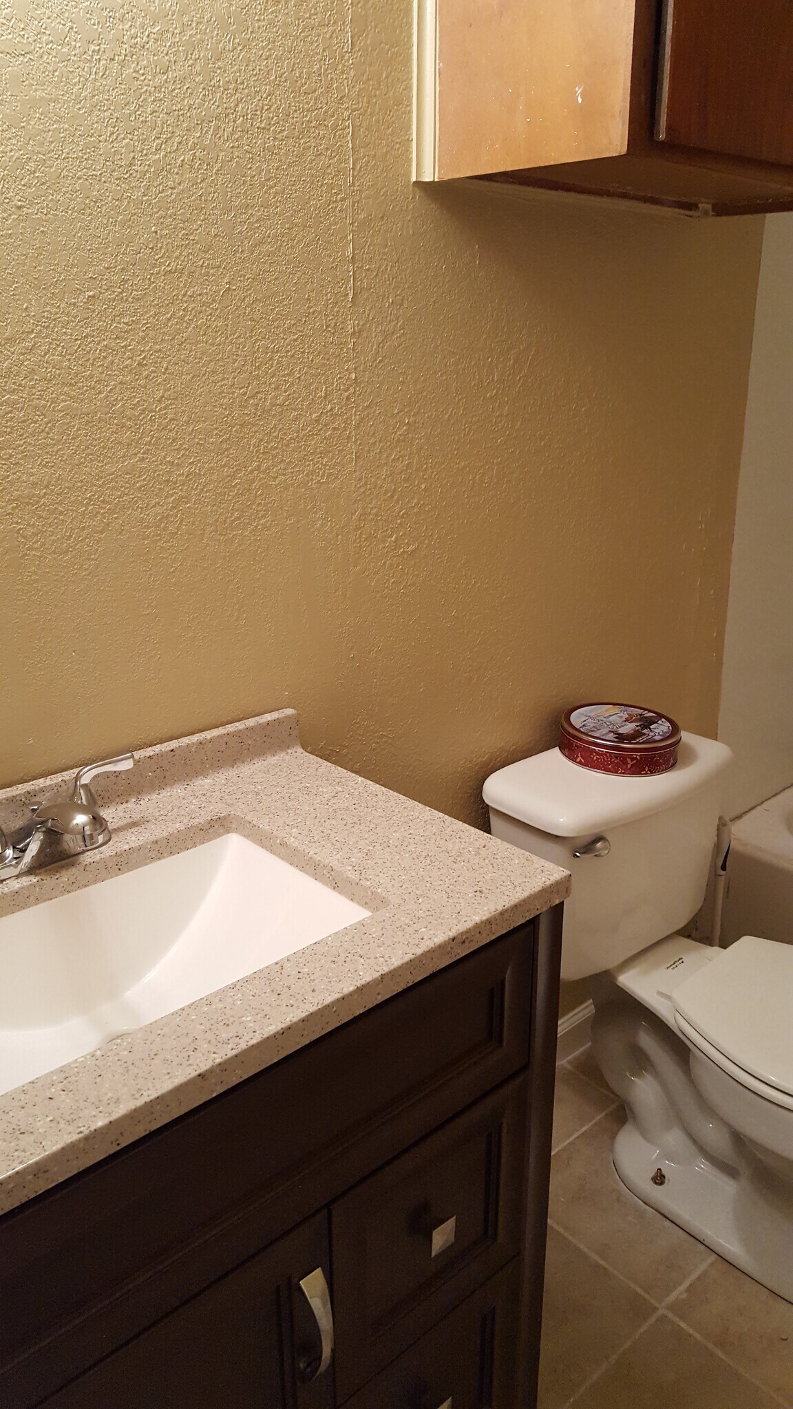 Rest room - 904 Bret Ln