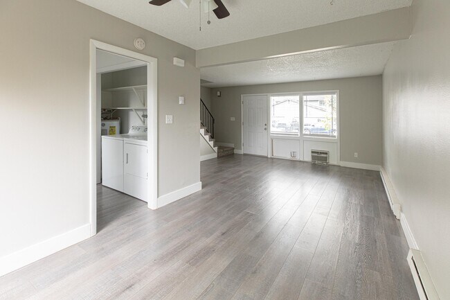 Building Photo - 905 N Mercer St