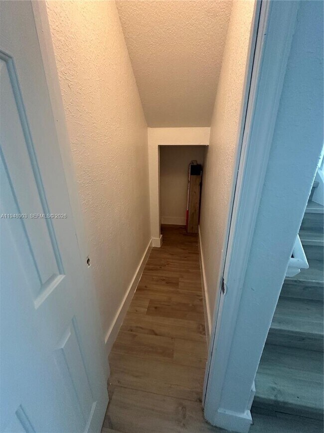 Building Photo - 1481 SE 24th Ct