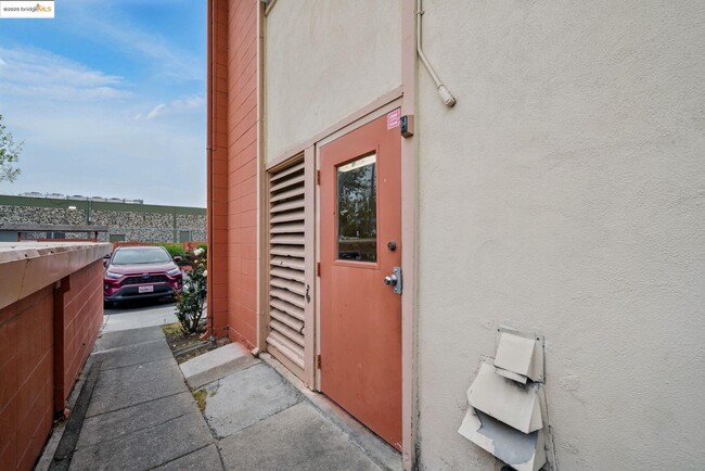 Building Photo - 27505 Tampa Ave