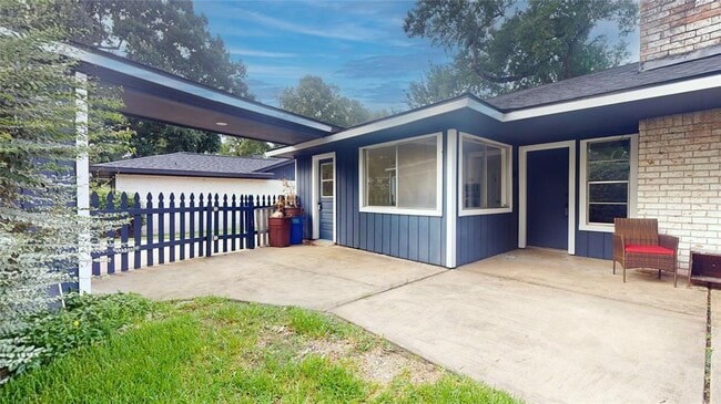 Building Photo - 811 Devonport Ln