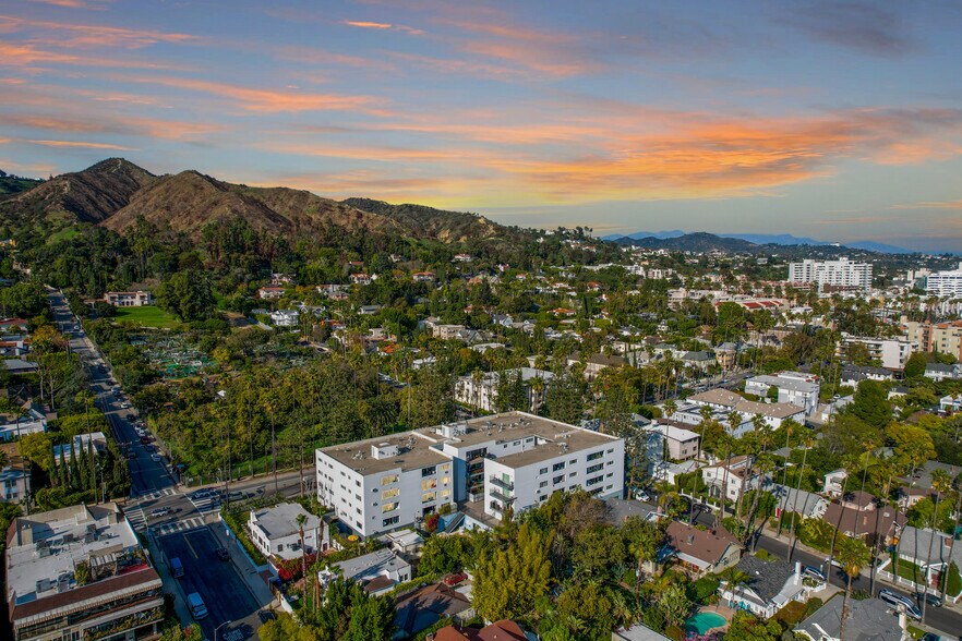 Building Photo - 7560 Hollywood Blvd
