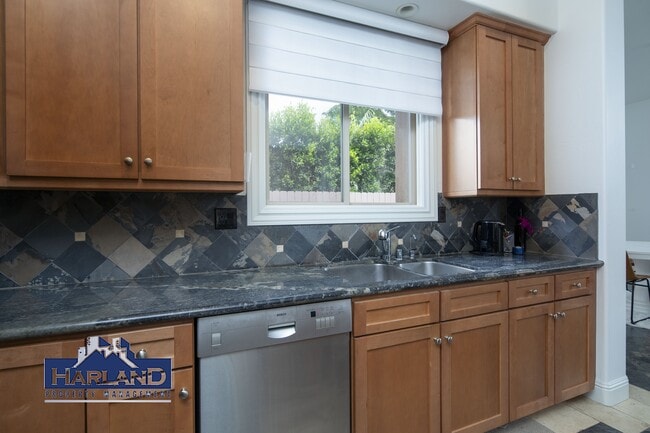 Building Photo - 760 Bonair Pl