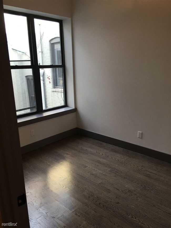 Building Photo - 1649 Summerfield St