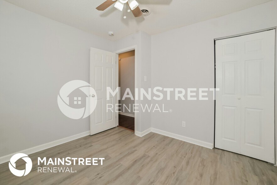 Building Photo - 2305 Ridgecrest Dr