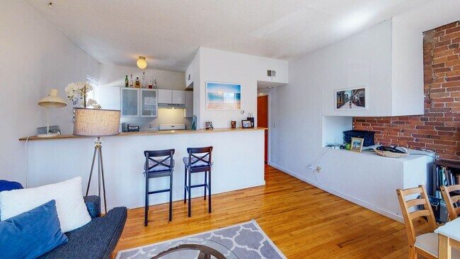 Building Photo - Architect-Designed 1BR in East Rock | Exposed Brick | Steps to Yale SOM