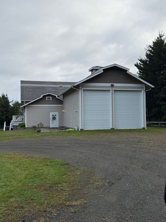 Building Photo - Stunning Bay View Retreat – Fully Furnished 2 Bed / 2 Bath Near Charleston