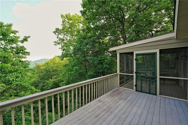Building Photo - 127 Columbine Dr