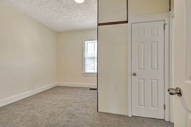 Building Photo - Modernized Historic 2 Bedroom 1 Bath Home ...