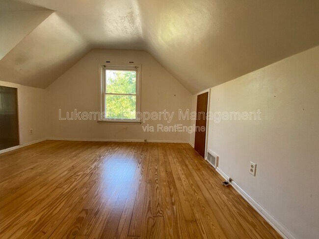 Building Photo - 415 S Kendall Ave