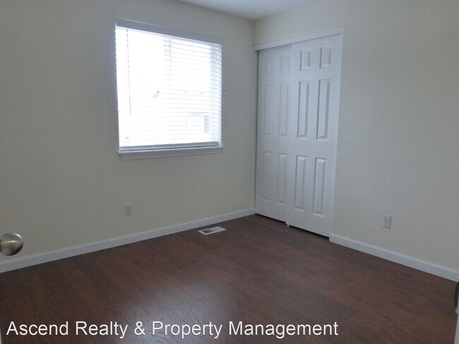 Building Photo - 4 br, 2.5 bath House - 18860 SW Christophe...