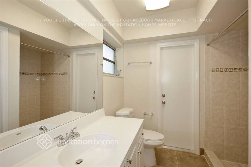 Building Photo - 861 NW 72nd Ave