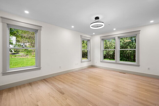 Building Photo - Modern Farmhouse 3 Bedroom 3.5 Barhroom