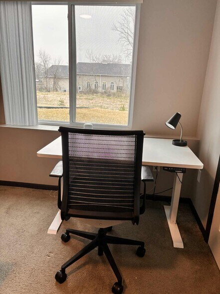 Building Photo - 1304 Legend Dr