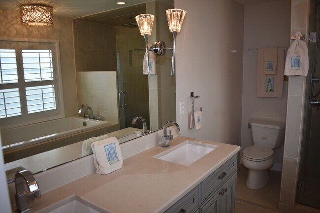 Building Photo - Waterfront Paradise - Fully Furnished Townhome - All Utilities Included