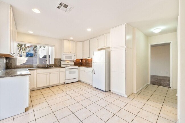 Building Photo - Spacious 4BR Home with Main-Level Primary Suite & No HOA!