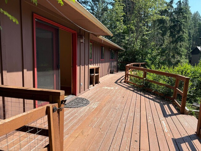 Building Photo - Charming Whitefish Home