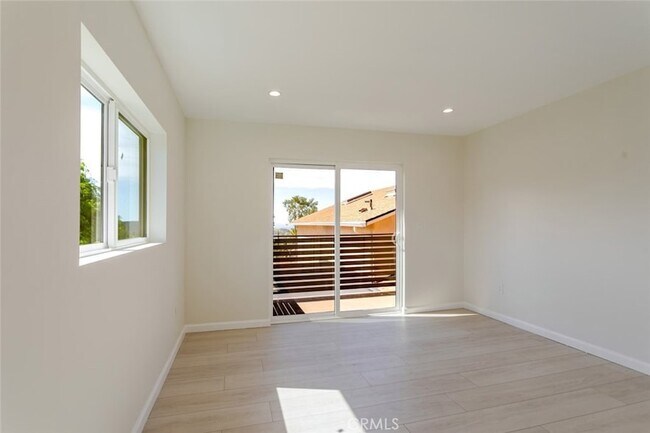 Building Photo - 10787 Las Lunitas Ave