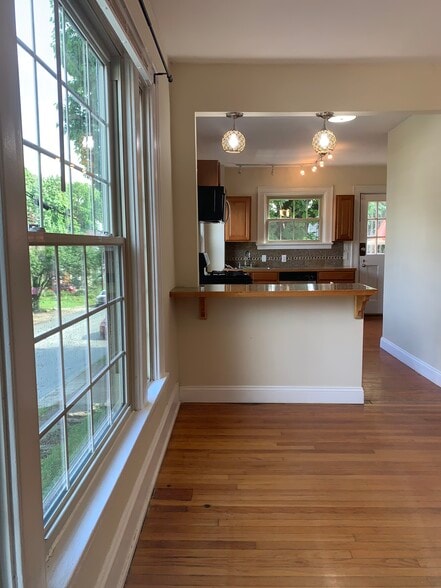 Building Photo - 931 Nassau St